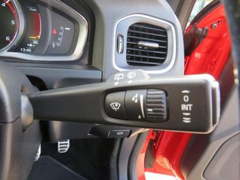 VOLVO V60 1.6 D2 R-Design Nav Estate 5dr Diesel Powershift Euro 5 (s/s) (1
