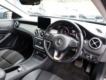 MERCEDES-BENZ GLA 1.6 GLA180 Urban Edition SUV 5dr Petrol 7G-DCT Euro 6 (s/s) (122