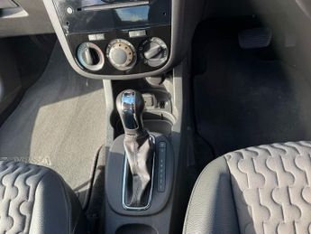 VAUXHALL CORSA 1.4 16V SE Hatchback 5dr Petrol Auto Euro 5 (100 ps)