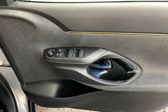 TOYOTA YARIS CROSS 1.5 VVT-h Dynamic SUV 5dr Petrol Hybrid E-CVT AWD Euro 6 (s/s) (