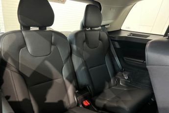 VOLVO XC90 2.0 B5 MHEV Momentum SUV 5dr Petrol Hybrid Auto 4WD Euro 6 (s/s)