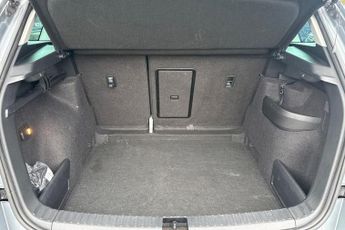 SKODA KAROQ 1.6 TDI SE SUV 5dr Diesel DSG Euro 6 (s/s) (115 ps) Rear Parking