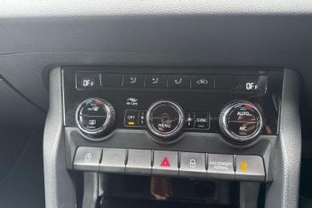 SKODA KAROQ 1.6 TDI SE SUV 5dr Diesel DSG Euro 6 (s/s) (115 ps) Rear Parking