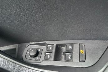 SKODA KAROQ 1.6 TDI SE SUV 5dr Diesel DSG Euro 6 (s/s) (115 ps) Rear Parking