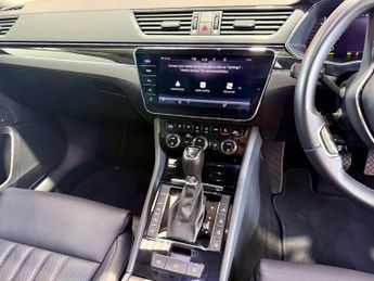 SKODA SUPERB 1.4 TSI iV 13kWh Laurin & Klement Estate 5dr Petrol Plug-in Hybr