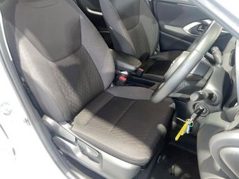 TOYOTA YARIS 1.5 VVT-h Icon Hatchback 5dr Petrol Hybrid E-CVT Euro 6 (s/s) (1