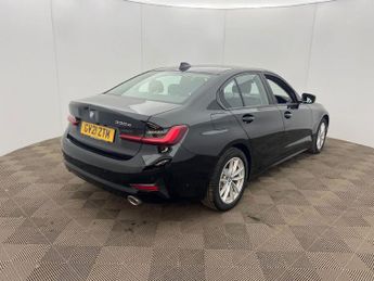 BMW 3 SERIES 2.0 330e 12kWh SE Pro Saloon 4dr Petrol Plug-in Hybrid Auto Euro