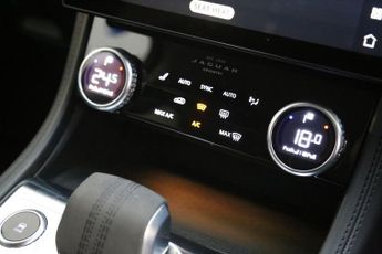 JAGUAR F-PACE 2.0 P250i S SUV 5dr Petrol Auto AWD Euro 6 (s/s) (250 ps)