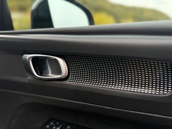 VOLVO XC40 Recharge Twin 78kWh SUV 5dr Electric Auto AWD (408 ps)