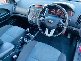 KIA CEED 1.6 CRDi EcoDynamics 2 Hatchback 5dr Diesel Manual Euro 5 (s/s)