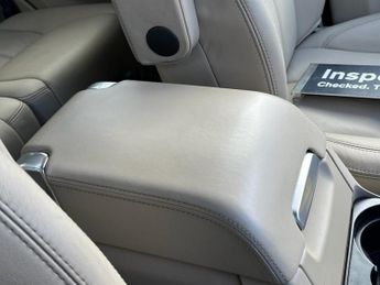 LAND ROVER DISCOVERY 4 3.0 SD V6 HSE SUV 5dr Diesel Auto 4WD Euro 5 (255 bhp)