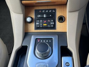 LAND ROVER DISCOVERY 4 3.0 SD V6 HSE SUV 5dr Diesel Auto 4WD Euro 5 (255 bhp)