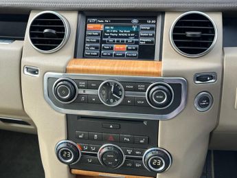 LAND ROVER DISCOVERY 4 3.0 SD V6 HSE SUV 5dr Diesel Auto 4WD Euro 5 (255 bhp)