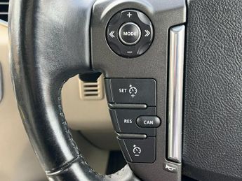 LAND ROVER DISCOVERY 4 3.0 SD V6 HSE SUV 5dr Diesel Auto 4WD Euro 5 (255 bhp)