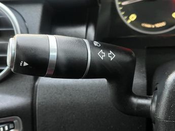 LAND ROVER DISCOVERY 4 3.0 SD V6 XS SUV 5dr Diesel Auto 4WD Euro 5 (255 bhp)