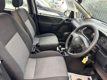 VAUXHALL ZAFIRA 1.6i 16v Life MPV 5dr Petrol Manual (180 g/km, 99 bhp)