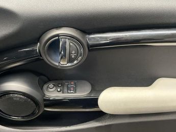 MINI Electric Hatch Cooper SE 32.6kWh Level 3 Hatchback 3dr Electric Auto (184 ps)