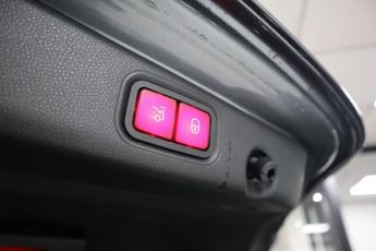 MERCEDES-BENZ E-CLASS 2.0 E220d AMG Line (Premium) Saloon 4dr Diesel G-Tronic+ 4MATIC 