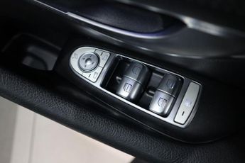 MERCEDES-BENZ E-CLASS 2.0 E220d AMG Line (Premium) Saloon 4dr Diesel G-Tronic+ 4MATIC