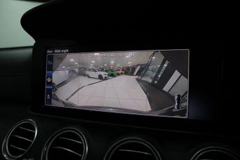 MERCEDES-BENZ E-CLASS 2.0 E220d AMG Line (Premium) Saloon 4dr Diesel G-Tronic+ 4MATIC 