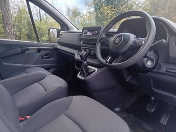 RENAULT TRAFIC 2.0 dCi SL28 Business Minibus 5dr Diesel EDC L1 H1 Euro 6 (s/s) 