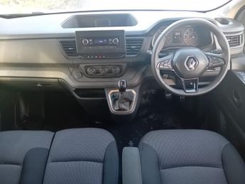 RENAULT TRAFIC 2.0 dCi SL28 Business Minibus Double Cab 5dr Diesel EDC L1 H1 Eu