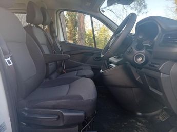 RENAULT TRAFIC 2.0 dCi SL28 Business Minibus Double Cab 5dr Diesel EDC L1 H1 Eu