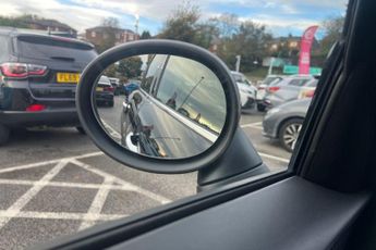 MINI COUNTRYMAN 1.5 7.6kWh Cooper SE Classic SUV 5dr Petrol Plug-in Hybrid Auto 