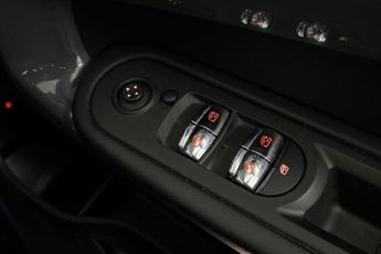 MINI COUNTRYMAN 1.5 7.6kWh Cooper SE Classic SUV 5dr Petrol Plug-in Hybrid Auto 