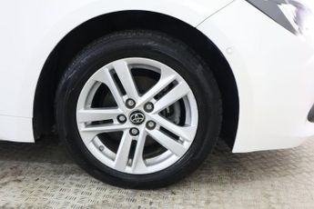 TOYOTA COROLLA 1.8 VVT-h Icon Tech Touring Sports CVT Euro 6 (s/s) 5dr