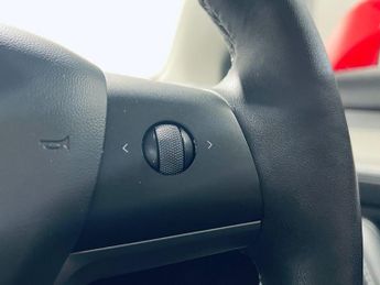 TESLA Model 3 Standard Range Plus Saloon 4dr Electric Auto RWD (241 bhp)