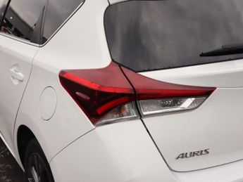 TOYOTA AURIS 1.8 VVT-h Excel Hatchback 5dr Petrol Hybrid CVT Euro 6 (s/s) (13