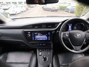 TOYOTA AURIS 1.8 VVT-h Excel Hatchback 5dr Petrol Hybrid CVT Euro 6 (s/s) (13