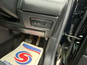 LAND ROVER DISCOVERY SPORT 2.0 TD4 HSE Black SUV 5dr Diesel Auto 4WD Euro 6 (s/s) (180 ps)