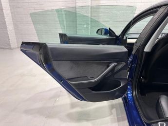 TESLA Model 3 (Dual Motor) Long Range Saloon 4dr Electric Auto 4WDE (346 ps)