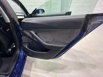 TESLA Model 3 (Dual Motor) Long Range Saloon 4dr Electric Auto 4WDE (346 ps)