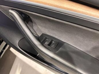 TESLA Model 3 (Dual Motor) Long Range Saloon 4dr Electric Auto 4WDE (346 ps)