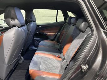 VOLKSWAGEN ID.4 Pro Performance 77kWh 1ST Edition SUV 5dr Electric Auto (204 ps)