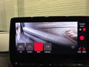 VOLKSWAGEN ID.4 Pro Performance 77kWh 1ST Edition SUV 5dr Electric Auto (204 ps)