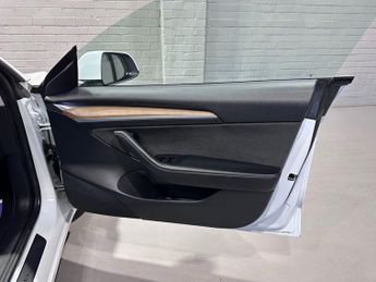 TESLA Model 3 (Dual Motor) Long Range Saloon 4dr Electric Auto 4WDE (346 ps)