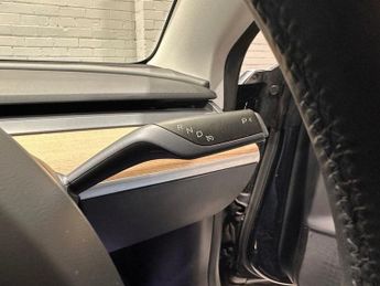 TESLA Model 3 Standard Range Plus Saloon 4dr Electric Auto RWD (241 bhp)