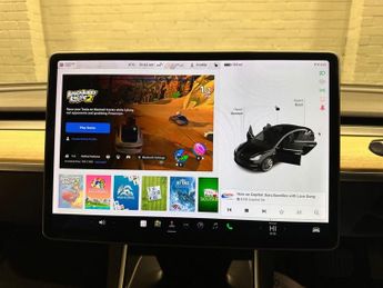 TESLA Model 3 Standard Range Plus Saloon 4dr Electric Auto RWD (241 bhp)