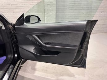 TESLA Model 3 Standard Range Plus Saloon 4dr Electric Auto RWD (241 bhp)