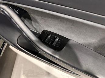 TESLA Model 3 Standard Range Plus Saloon 4dr Electric Auto RWD (241 bhp)