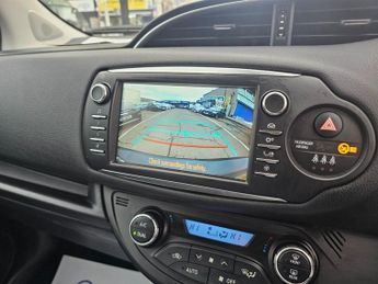 TOYOTA YARIS AUTOMATIC 1.5 VVT-h Design Hatchback 5dr Petrol Hybrid E-CVT Eur