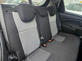TOYOTA YARIS AUTOMATIC 1.5 VVT-h Design Hatchback 5dr Petrol Hybrid E-CVT Eur
