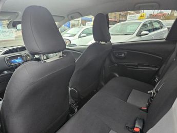 TOYOTA YARIS AUTOMATIC 1.5 VVT-h Design Hatchback 5dr Petrol Hybrid E-CVT Eur