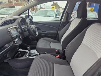 TOYOTA YARIS AUTOMATIC 1.5 VVT-h Design Hatchback 5dr Petrol Hybrid E-CVT Eur