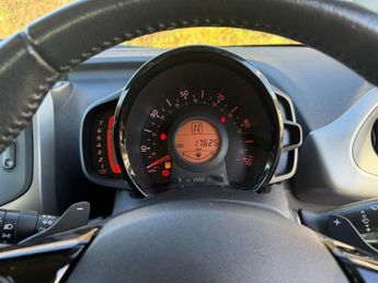 TOYOTA AYGO 1.0 VVT-i x-play Hatchback 5dr Petrol x-shift Euro 6 (68 ps)