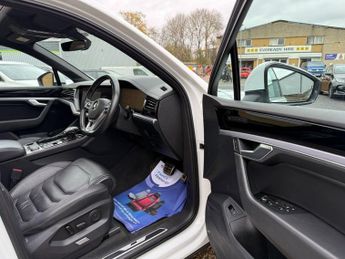 VOLKSWAGEN TOUAREG 3.0 TDI V6 R-Line Tech SUV 5dr Diesel Tiptronic 4Motion Euro 6 (